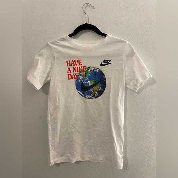 Nike Tee - Picture 1 of 2